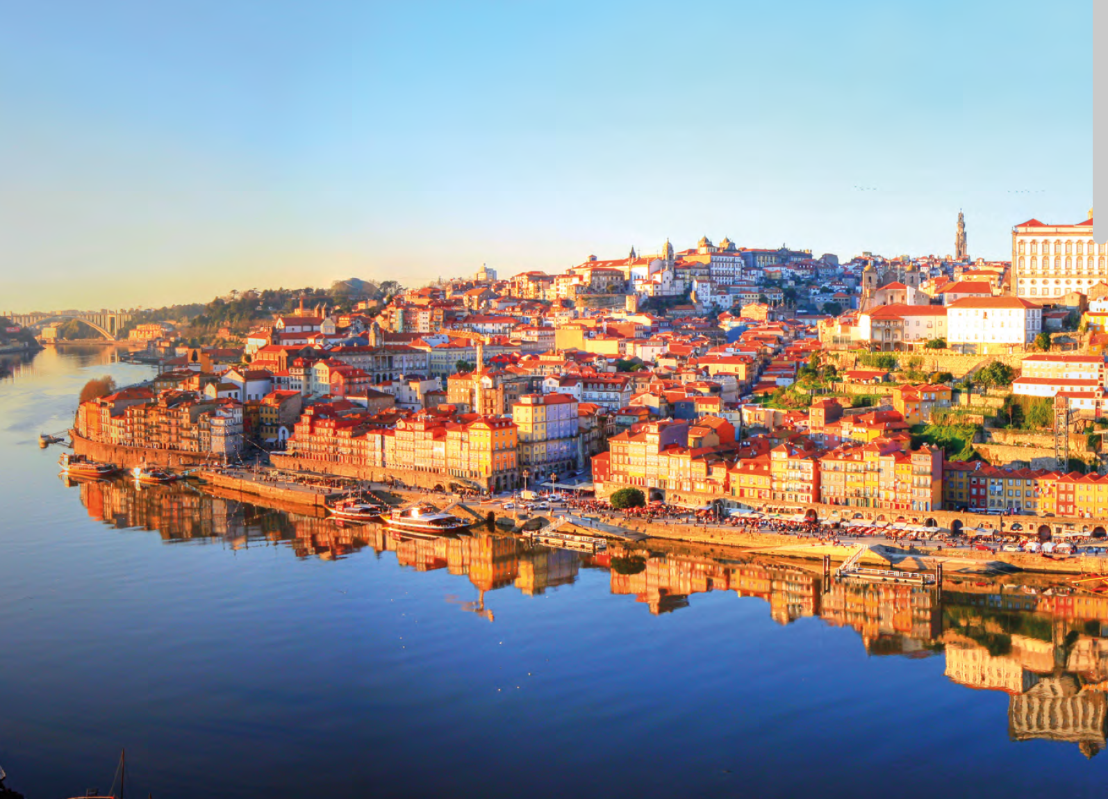 Porto au bord du fleuve Douro au Portugal