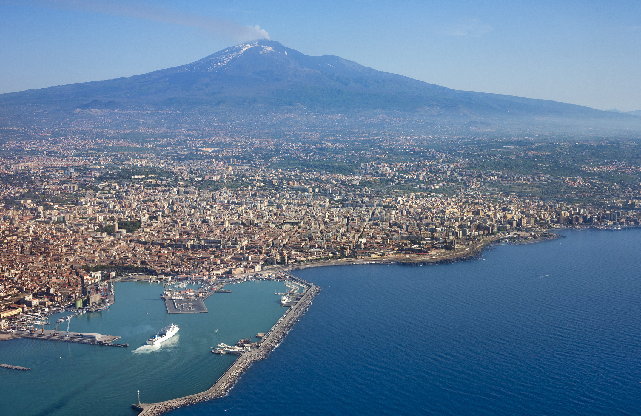 Vue générale de Catane et de l’Etna.
